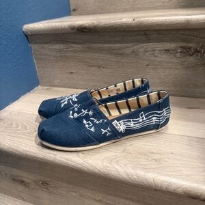 TOMS Slip On Flats w/customized metallic music notes design